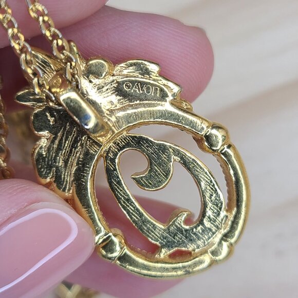 Vtg Avon Gold-Tone Monogram Q Pendant Necklace Pearls & Pink Rose Floral 18" - Picture 10 of 12